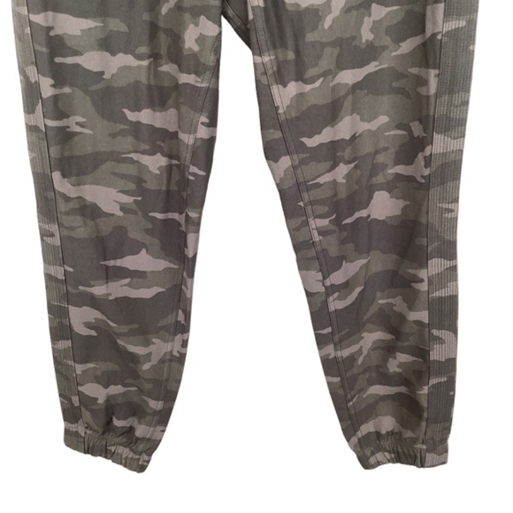 Athleta‎ Camo Farallon Jogger Pants size 6 - Picture 5 of 11
